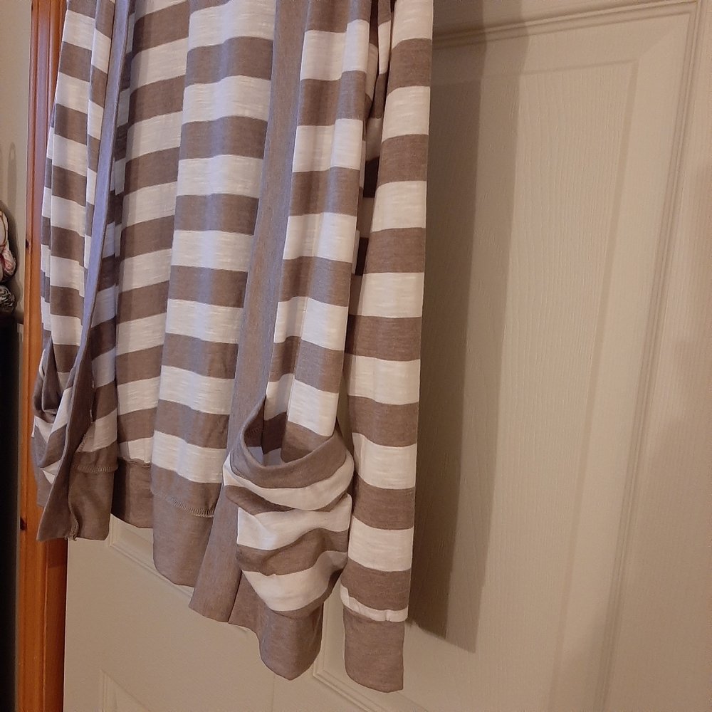 Urban Behavior Open Cardigan - Picture 3 of 6